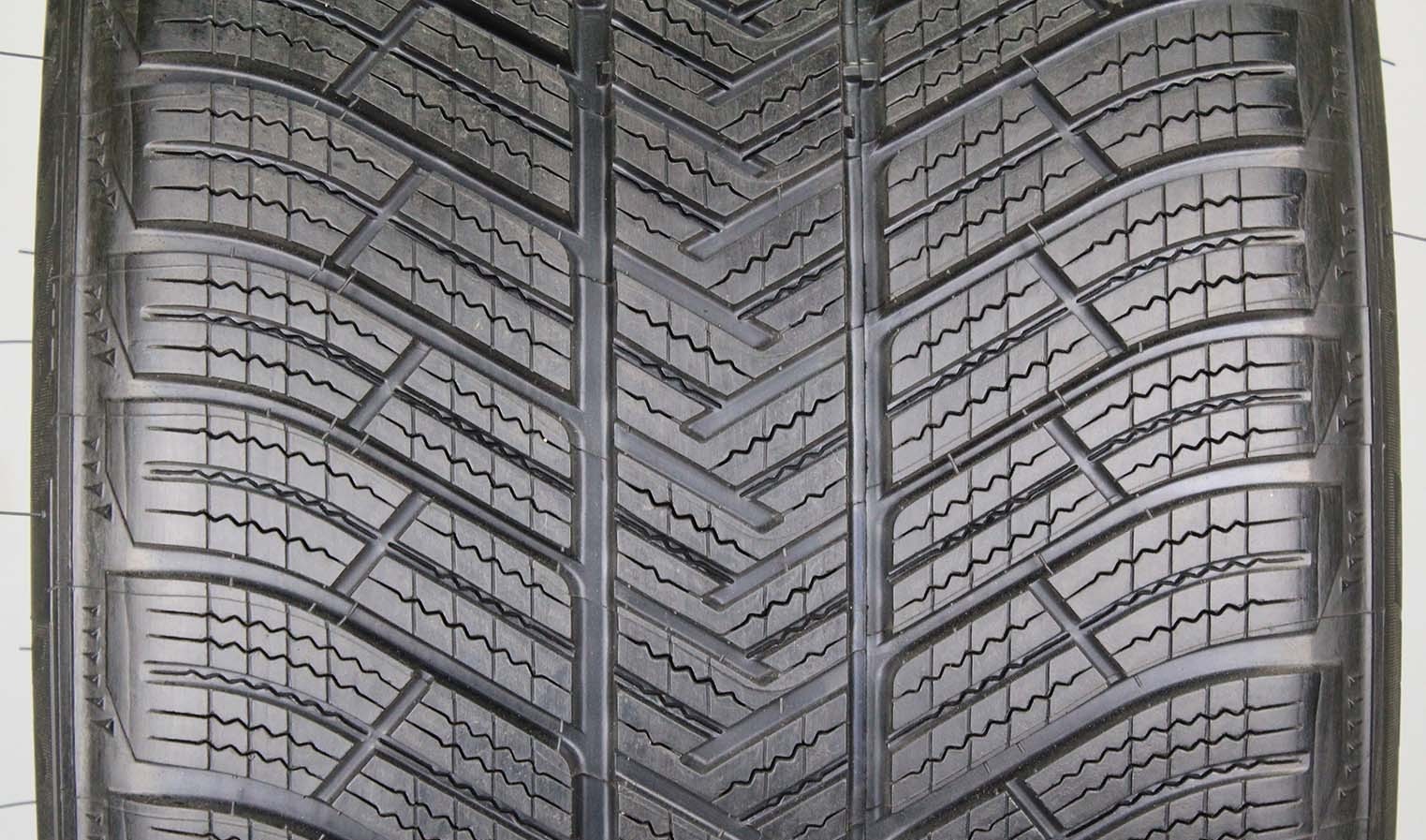 Michelin_PILOT_ALPIN4_DIRECTIONAL_2016_3